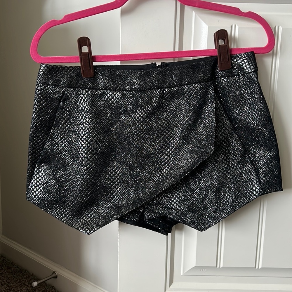 Dressy, metallic snakeskin skirt w/pockets